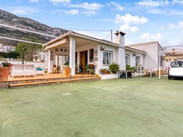 Chalet en venta en Denia