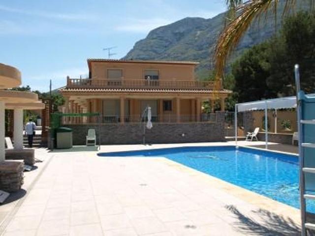 Chalet en venta en Denia