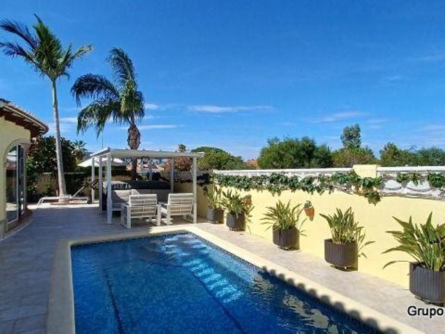 Chalet en venta en Denia