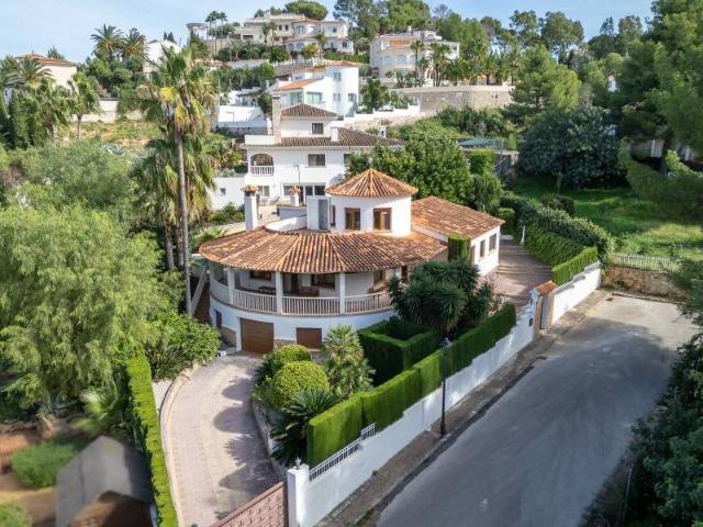 Chalet en venta en Denia Chalet con encanto y apartamento in. 230m² Dénia