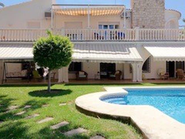 Chalet en venta en Dénia, Alicante Costa Blanca