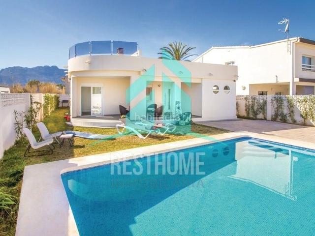 Chalet en venta en Dénia, Devessa Monte Pego. PRIMERA LINEA DE PLAYA!. Chalets.