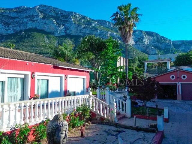 Chalet en venta en Dénia, El Montgó. CHALET INDEPENDIENTE CON CASA DE INVITADOS EN EL MONTGO. Chalets.