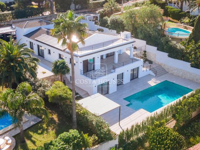 Chalet en venta en Dénia, El Montgó. VILLA AVELLANA LUJO MODERNO CON VISTAS ESPECTACULARES AL MAR EN DENIA, ALICANTE. Chalets.