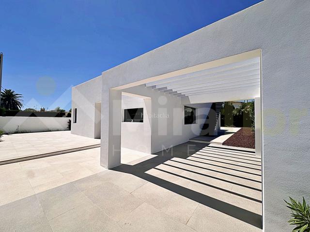 Chalet en venta en Dénia, El Palmar Los Molinos. Villa a estrenar que ofrece una calidad de vida excepcional a pocos pasos de la playa de arena fina de Denia. Chalets.