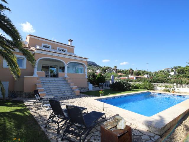 Chalet en venta en Dénia, La Pedrera Vessanes. Villa con Vistas panoramicas al Mar a un paseo del Centro de Dénia zona Pedrera. Chalets.
