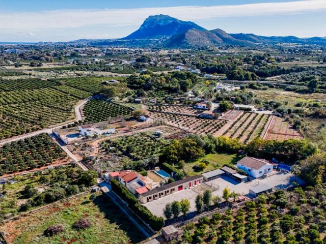 Chalet en venta en Dénia, La Xara La Sella. Chalets.