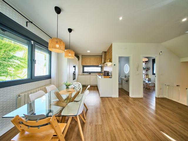 Chalet en venta en Dílar. Chalé en Cañadas del Parque. Chalets.