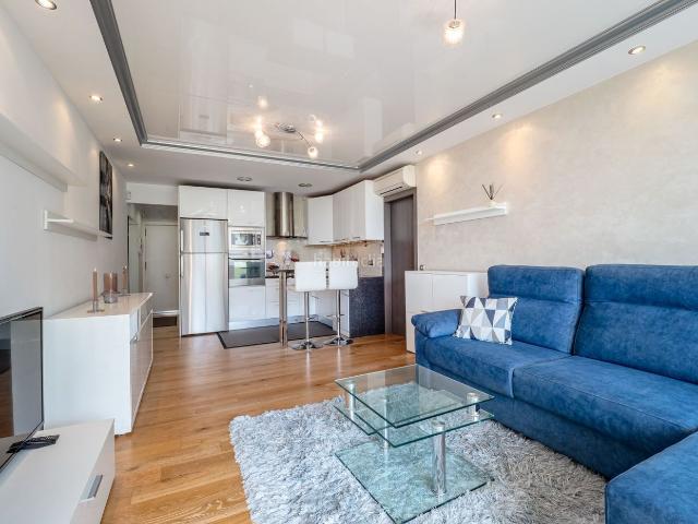 Chalet en venta en Empuriabrava, Moxó Sant Mori Costa Brava. Apartamento ubicado en el centro de la ciudad. Chalets.