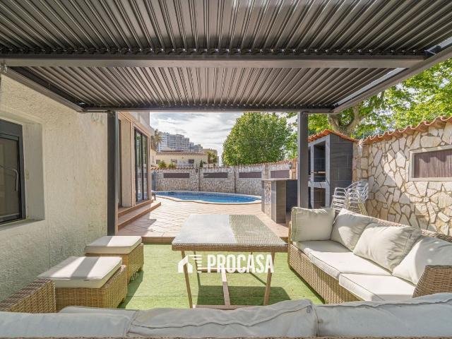 Chalet en venta en Empuriabrava, Moxó Sant Mori Costa Brava. Casa independiente en la zona del Montgrí, Empuriabrava. Chalets.