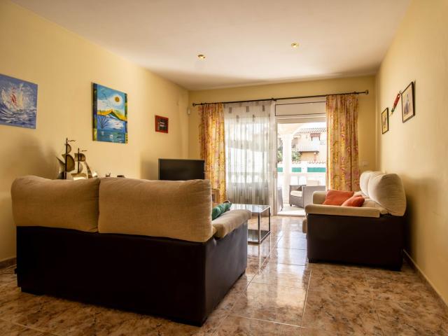 Chalet en venta en Empuriabrava, Carmençó Costa Brava. Casa de 3 dormitorios con piscina y garaje cerca de la playa y del puerto en Empuriabrava. Chalets.