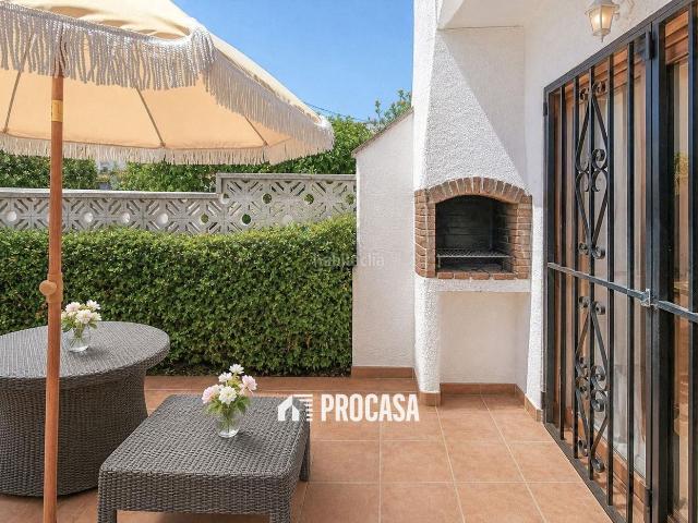 Chalet en venta en Empuriabrava, Puigmal Mas Nou Costa Brava. Encantadora casa adosada con terraza y barbacoa por 130.000. Chalets.