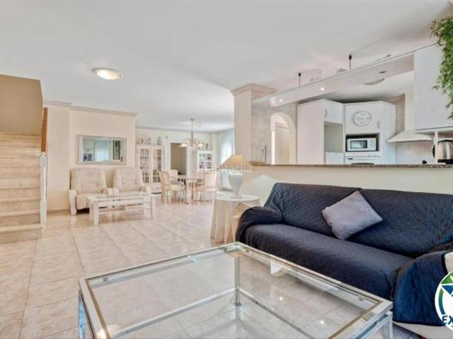Chalet en venta en Empuriabrava, Puigmal Mas Nou Costa Brava. MAS NOU Amplia casa con 5 dormitorios, garaje privado, jardín, terrazas y relajante jacuzzi. Chalets.