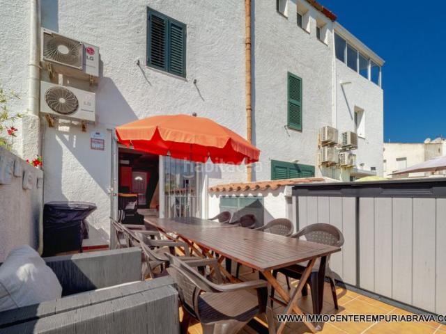 Chalet en venta en Empuriabrava, Port Banyuls Port Alegre Port Empordà Costa Brava. Magnífica casa de pescador con 4 dormitorios, dos amarres y licencia. Chalets.