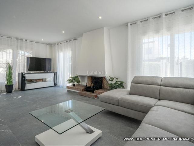 Chalet en venta en Empuriabrava, Requesens Costa Brava. Magnifico chalet cerca del centro totalmente reformado. Chalets.