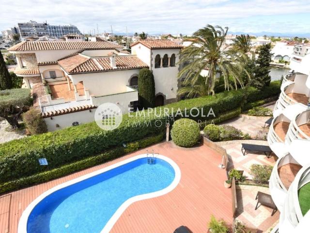 Chalet en venta en Empuriabrava, Salins Cavall de Mar Costa Brava. EMPURIABRAVA Exclusivo complejo de seis casas con amarre en primera línea de mar en venta. Chalets.