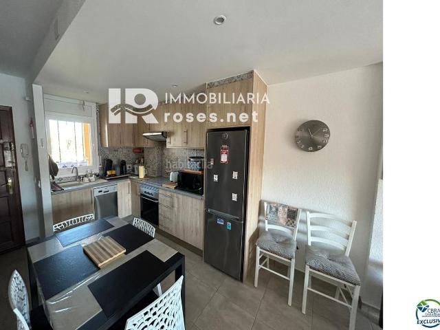 Casa adosada en venta en Empuriabrava, Salins Cavall de Mar Costa Brava. Preciosa casa de pescador con licencia turística en Caballito de mar delante de los puentes, vista canal y mar, amarre de.