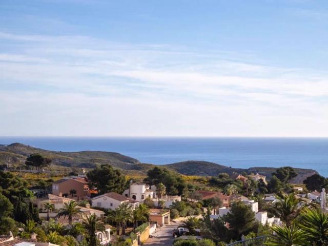 Chalet en venta en Encinas Este espacioso chalet orientado a. 175m² Benitachell