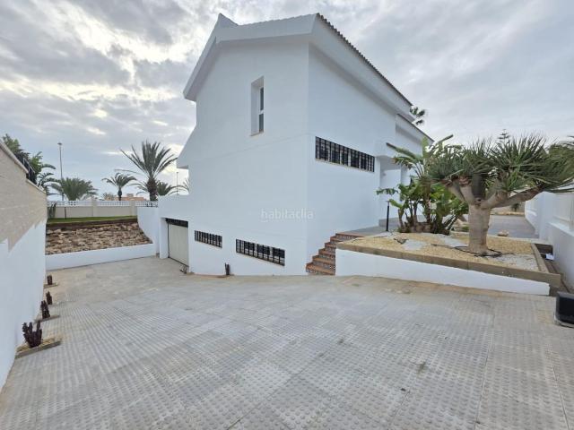 Chalet en venta en Ejido El, Almerimar. Chalet con parcela en Almerimar. Chalets Ejido.