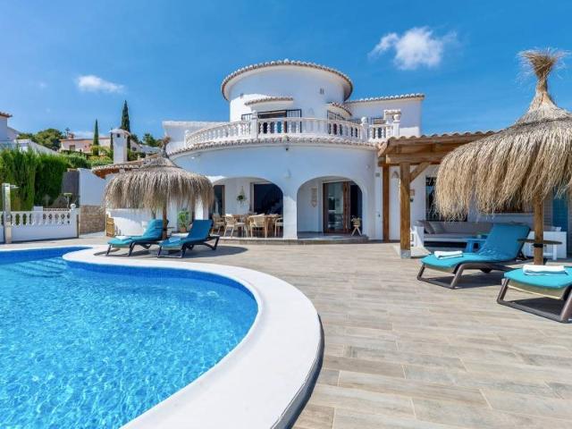 Chalet en venta en El Bosque Excepcional chalet orientado al. 290m² Moraira
