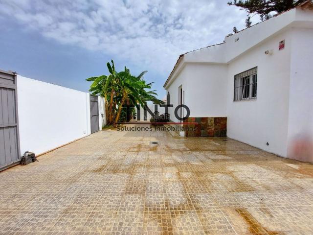 Chalet en venta en El Rompido. Magnífica Villa en El Rompido con Piscina y cerca del mar. Chalets El.