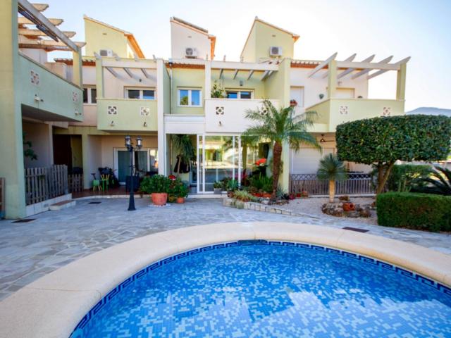 Chalet en venta en El Ràfol d'Almúnia Alicante