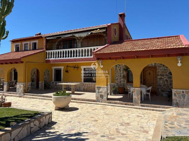 Chalet en venta en Elche Elx, Centro. Chalet de Lujo en Elche de 600 m2 construidos muy bien situado. Chalets Elche.