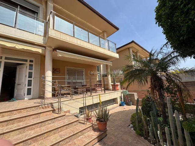 Chalet en venta en Elche Elx, Ciutat Jardí Torreta Verdí. El lujo de vivir en un chalet independiente en el corazón de Ciudad Jardín. Chalets Elche.