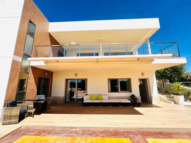 Chalet en venta en Elche Elx, Jubalcoi. Chalet urbano con piscina y pista de padel en Elche, zona Bonavista. Chalets Elche.
