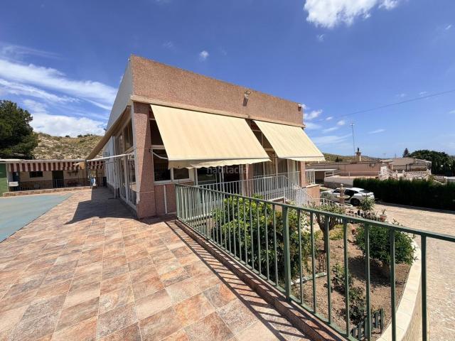 Chalet en venta en Elche Elx, Jubalcoi. CHALET ELCHE ZONA BONAVISTA. Chalets Elche.