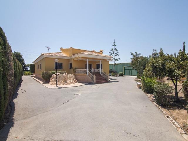 Chalet en venta en Elche Elx, Jubalcoi. ESPECTARCULAR CAMPO CON 3 CONSTRUCCIONES. Chalets Elche.