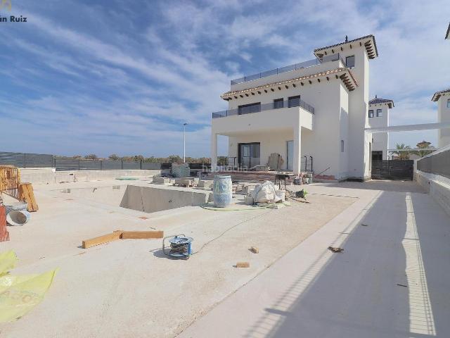Chalet en venta en Elche Elx, La Marina. Villa en venta en El Pinet, 3 dormitorios. Chalets Elche.