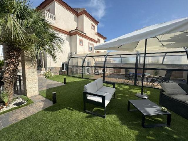 Chalet en venta en Elche Elx, La Marina. !CDATAChalet Adosado con Piscina Climatizada, Sala de Cine y Placas Solares. Chalets Elche.