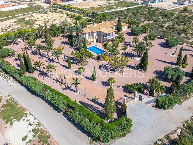 Chalet en venta en Elche Elx, La Marina. Exclusividad y Naturaleza frente al Mediterraneo. Chalets Elche.