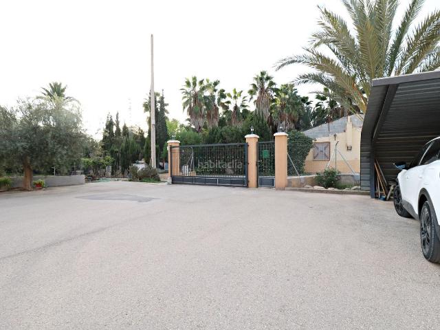 Chalet en venta en Elche Elx, La Algoda Matola Llano de San José. Elche Chalet de 2 Plantas en Zona Pussol, cada planta es una vivienda totalmente independiente. Chalets Elche.