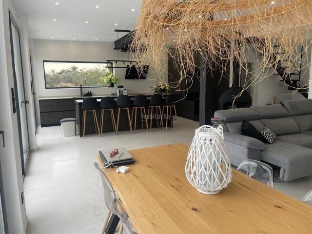 Chalet en venta en Elche Elx, La Portalada. Exquisita Villa de Lujo en Elche Un Oasis Moderno a un Paso del Centro. Chalets Elche.