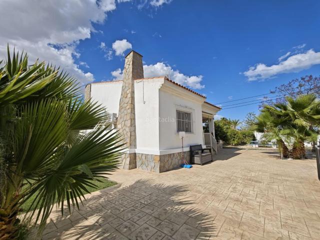 Chalet en venta en Elche Elx, Los Arenales del Sol. Chalet Reformado en El Altet Oportunidad Única a Solo 4 km de la Playa. Chalets Elche.