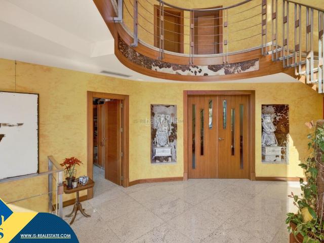 Chalet en venta en Elche Elx, Perleta Maitino. Villa con piscina privada, en la provincia de Alicante, en la ciudad de Alicante. 5 habitaciones 1499 m² A 7 km del mar. Chalets Elche.