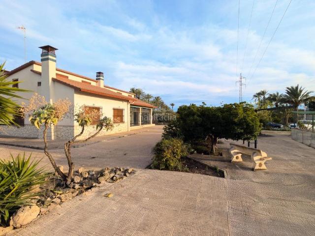 Chalet en venta en Elche Elx, Perleta Maitino. EXCELENTE UBICACIÓN, JUNTO CARRETERA DE SANTA POLA, CON PISCINA!. Chalets Elche.