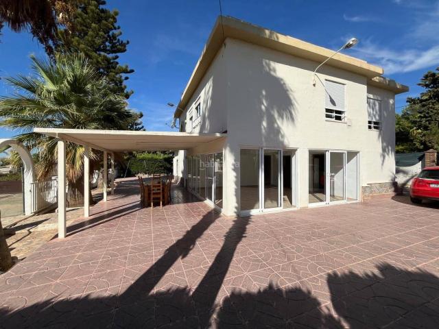 Chalet en venta en Elche Elx, Peña de las Águilas. CHALET, 6 HABITACIONES, 3 BAÑOS, PISCINA, PEÑA LAS AGUILAS. ELCHE. Chalets Elche.