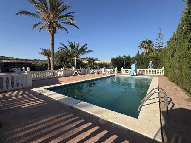 Chalet en venta en Elche Elx, Peña de las Águilas. VENTA CHALET PEÑA LAS AGUILAS. Chalets Elche.