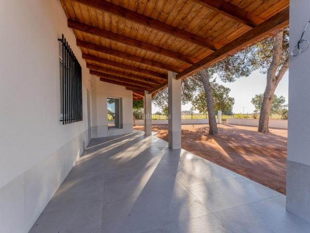 Chalet en venta en Elche Elx, Torrellano. Oportunidad única a ESTRENAR! Chalet en zona privilegiada de Torrellano, a solo 5 minutos del núcleo urbano. Chalets Elche.
