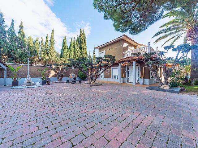Chalet en venta en Elda, Campo Alto Club de Campo. Excelente chalet de lujo en Elda Estadio Pepico Amat. Chalets.