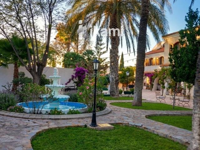 Chalet en venta en Elda, Centro. Espectacular villa en Elda. Chalets.