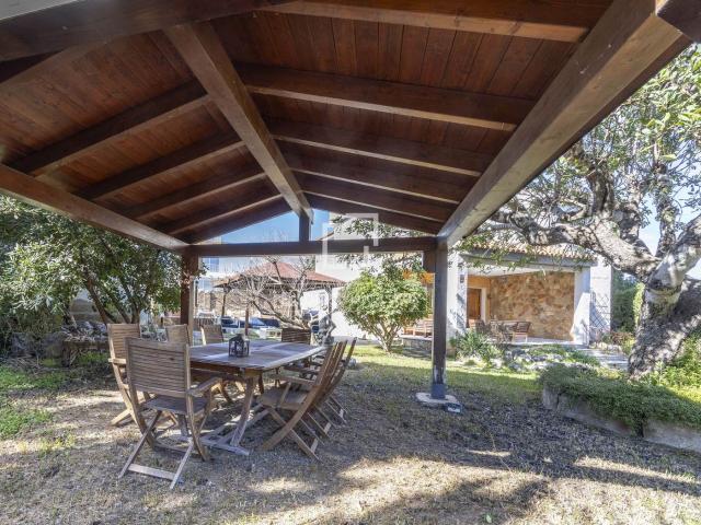 Chalet en venta en Eliana l´, Entrepinos. Casa independiente sobre una gran parcela con piscina en venta en La Eliana, Valencia. Chalets Eliana.