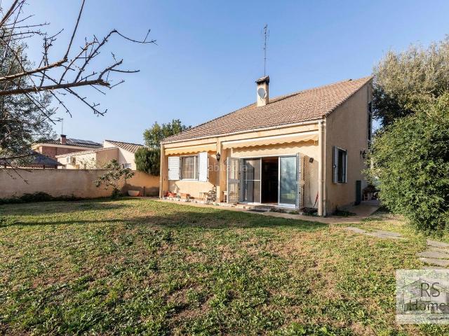Chalet en venta en Eliana l´, El Carme Sant Agustí Bonavista. Amplio chalet con piscina en zona Carmen, a minutos andando del pueblo. Chalets Eliana.