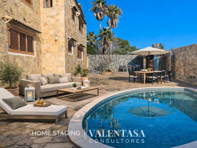 Chalet en venta en Eliana l´, El Paraíso Los Almendros. Chalet independiente con piscina, jardín y vivienda adaptada en LEliana 315 m², 6 hab, 5 baños. Chalets Eliana.