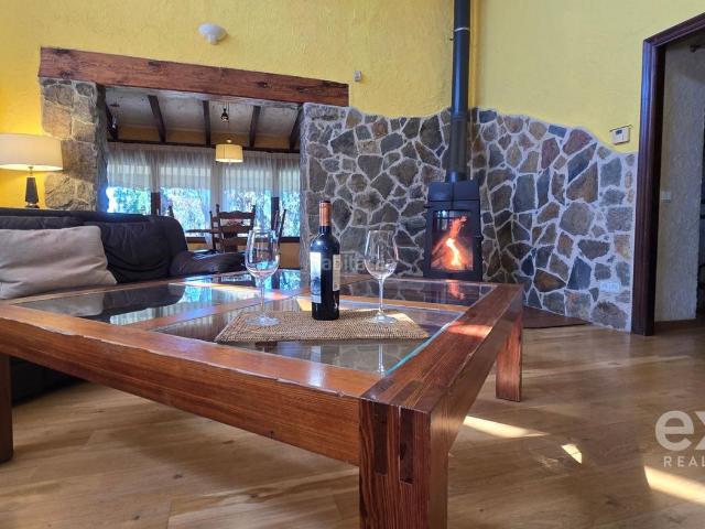 Chalet en venta en Eliana l´, Montealegre. Hogar con encanto, jardín, piscina y espacios que enamoran. Chalets Eliana.