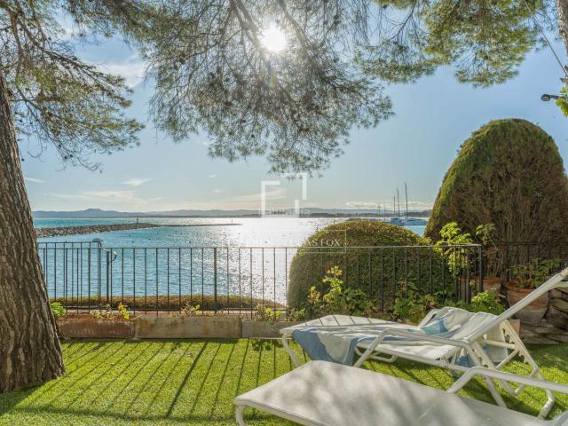 Chalet en venta en Estartit, L´Estartit Poble Costa Brava. Exclusiva villa mediterránea en primera línea de mar en lEstartit. Chalets.
