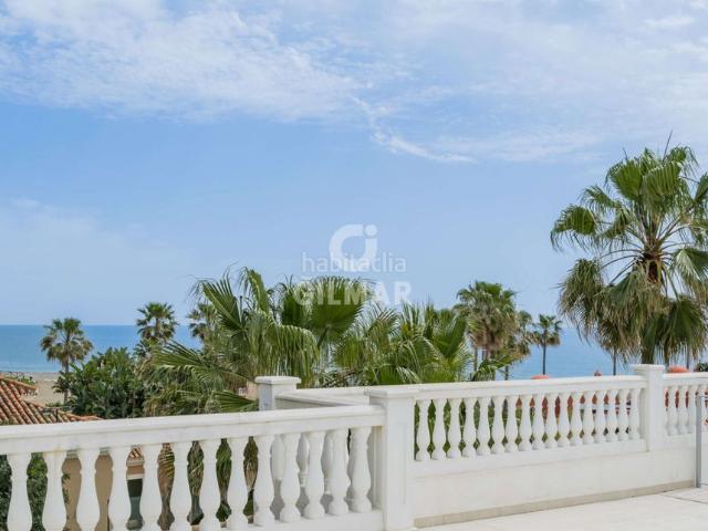 Chalet en venta en Estepona, Casasola. Villa de lujo a estrenar junto a la playa en Casasola Privacidad, diseño y vistas al mar.Villa de nueva construcción ubicada a ta. Chalets.